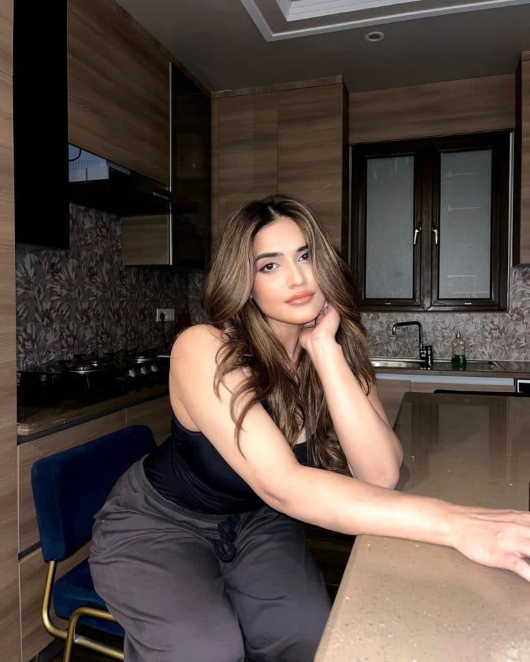 Uzma, 22
