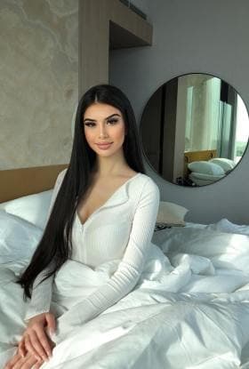 Sarah photo 3