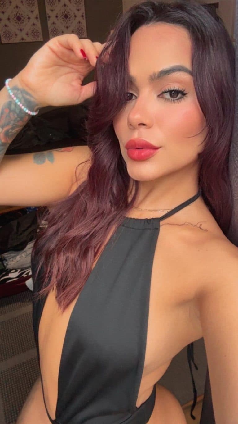 Oksana, 22