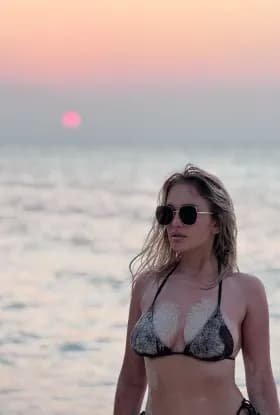 Leila, 23