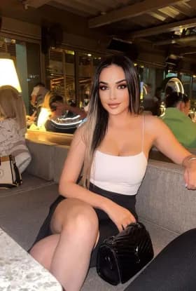 Mira, 25