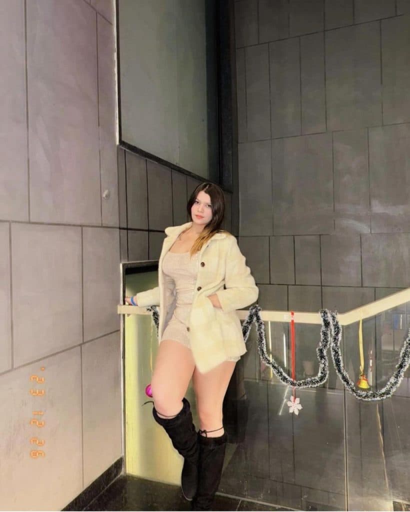 Saniya photo 2