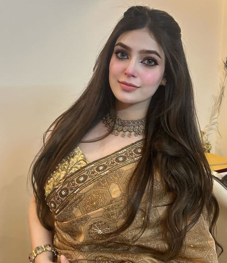 Esha photo 1