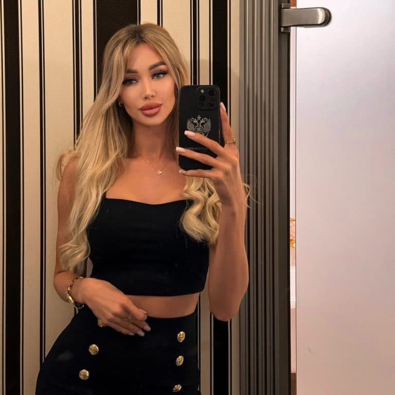 Lara, 23