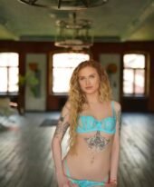 Dominika +971529824508